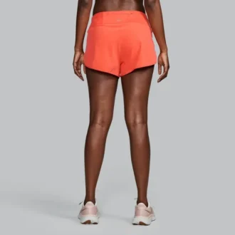 Outpace 2.5″ Split Shorts for kvinner