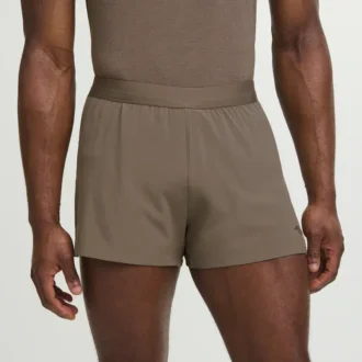 Outpace 2,5″ split shorts for menn