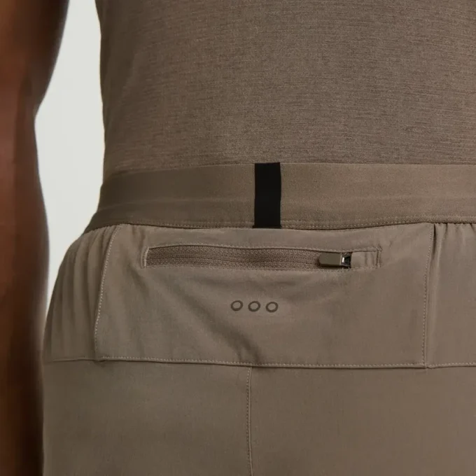 Outpace 2,5″ split shorts for menn Outpace 2,5″ split shorts for menn